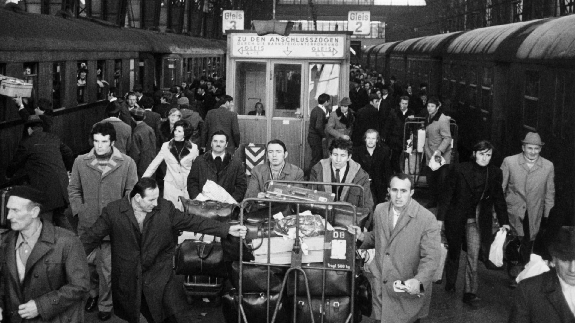 ÜBER UNS – GENÇLİK STUDIO